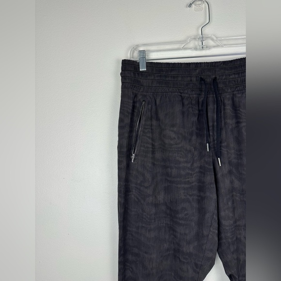 Athleta Camden Printed Performance Pockets Jogger Women’s Sz 10P - Picture 4 of 8
